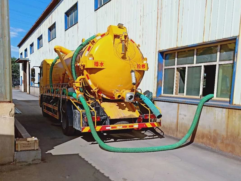 盛和家园厂区化粪池清理